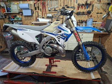 TM Moto Enduro 300 2T Fi mod 2024 im Auftrag zu verkaufen