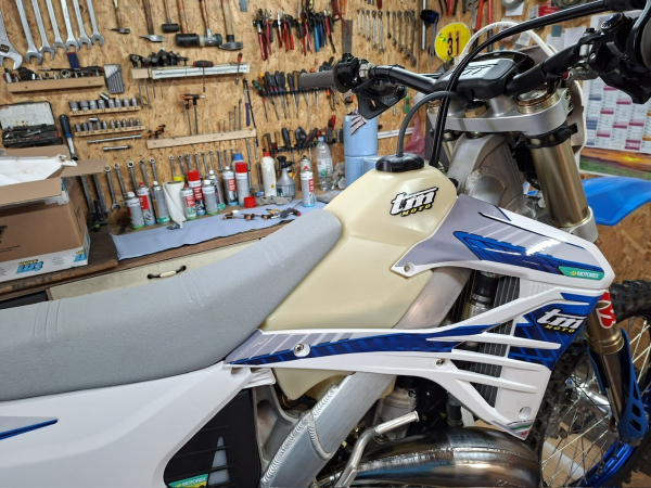 TM Moto Enduro 300 2T Fi mod 2024 im Auftrag zu verkaufen