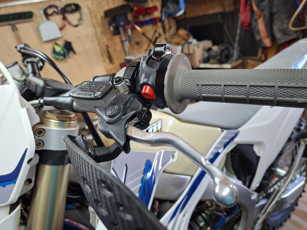 TM Moto Enduro 300 2T Fi mod 2024 im Auftrag zu verkaufen